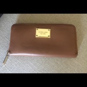 Michael Kors Jet Set Continental Leather Wallet